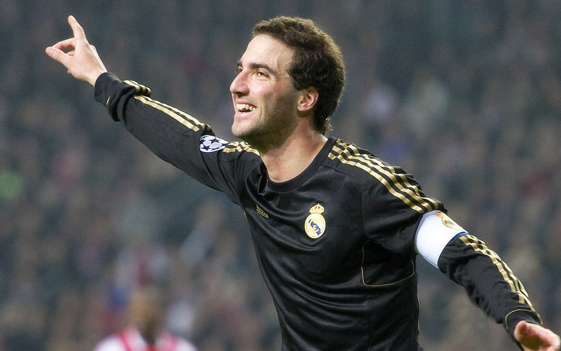 PSG教练赛后承诺调整战术迎接挑战,psg战队教练是谁