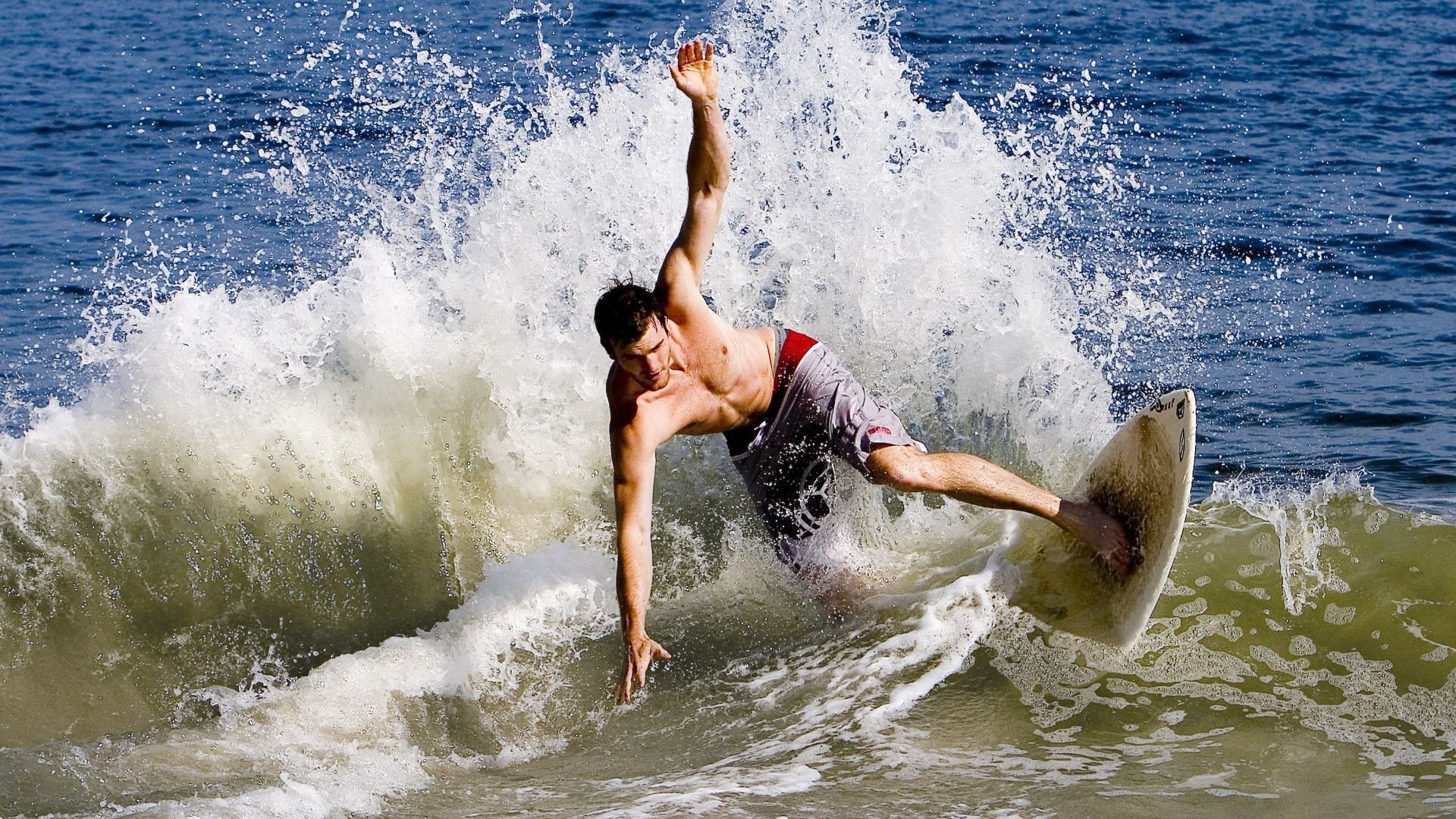 沙滩排球赛事吸引关注